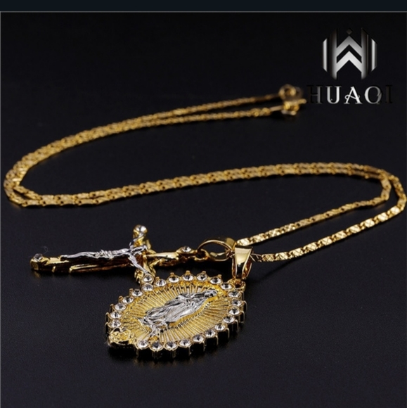 18 karat gold plated Crystal rhinestone cross pendant & 18 inch Chain - Picture 7 of 9